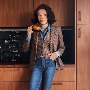 Meet your Posher, Delilah